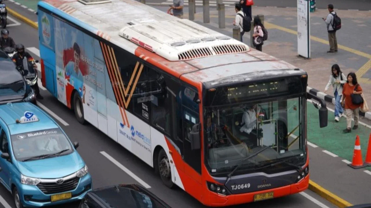 Transjakarta siapkan 15 bus tambahan khusus rute EID untuk kelancaran Arus Balik Lebaran 2026 dari dan menuju Terminal Pulo Gebang, memastikan mobilitas masyarakat tetap lancar.