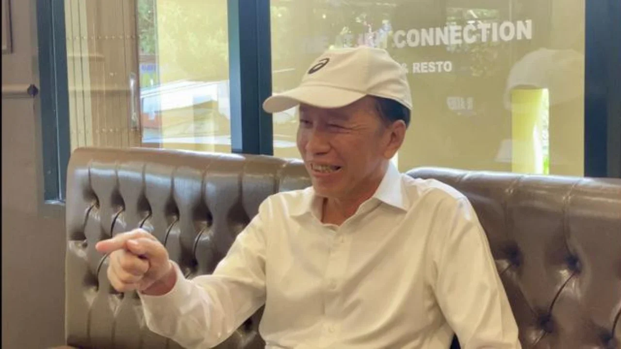 Roy Suryo usai menjalani pemeriksaan dalam kasus dugaan penyebaran berita bohong terkait tudingan ijazah palsu Presiden Joko Widodo atau Jokowi. (Foto: Liputan6.com/Ady Anugrahadi).