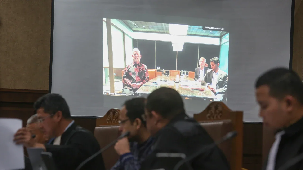 Tiga  petinggi Google dari Singapura saat menjadi saksi persidangan  secara virtualdi di Pengadilan Tipikor, Jakarta, Senin (20/04/2026).