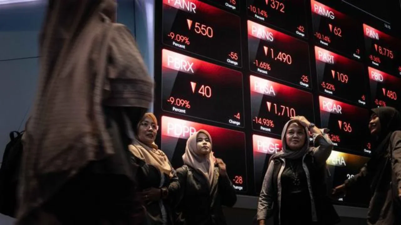 Daftar Sektor Saham yang Diuntungkan dan Dirugikan dari Pelemahan Rupiah