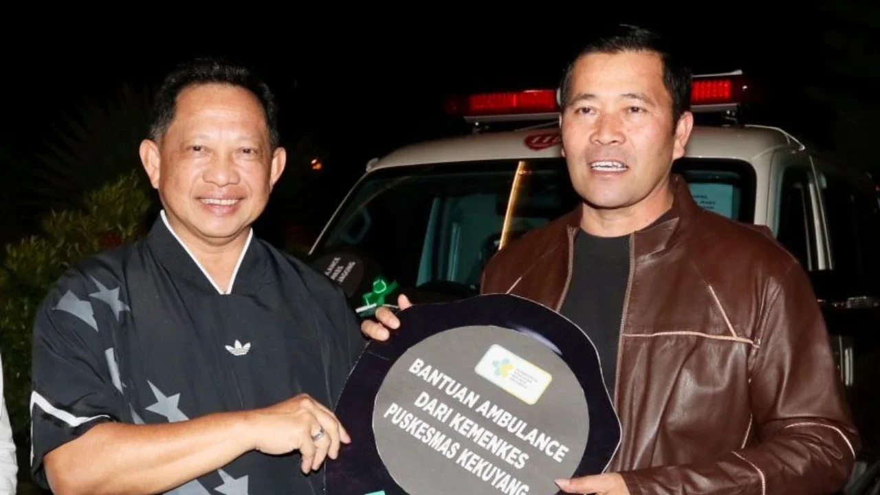 Kuatkan Layanan Kesehatan, Kasatgas PRR Serahkan Bantuan 5 Ambulans di Takengon