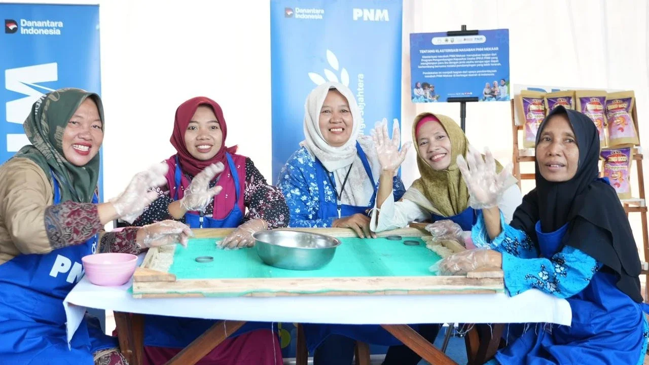 Kisah Ibu Eko Melanjutkan Semangat Kartini di Pesisir Rembang Lewat Rengginang Laut