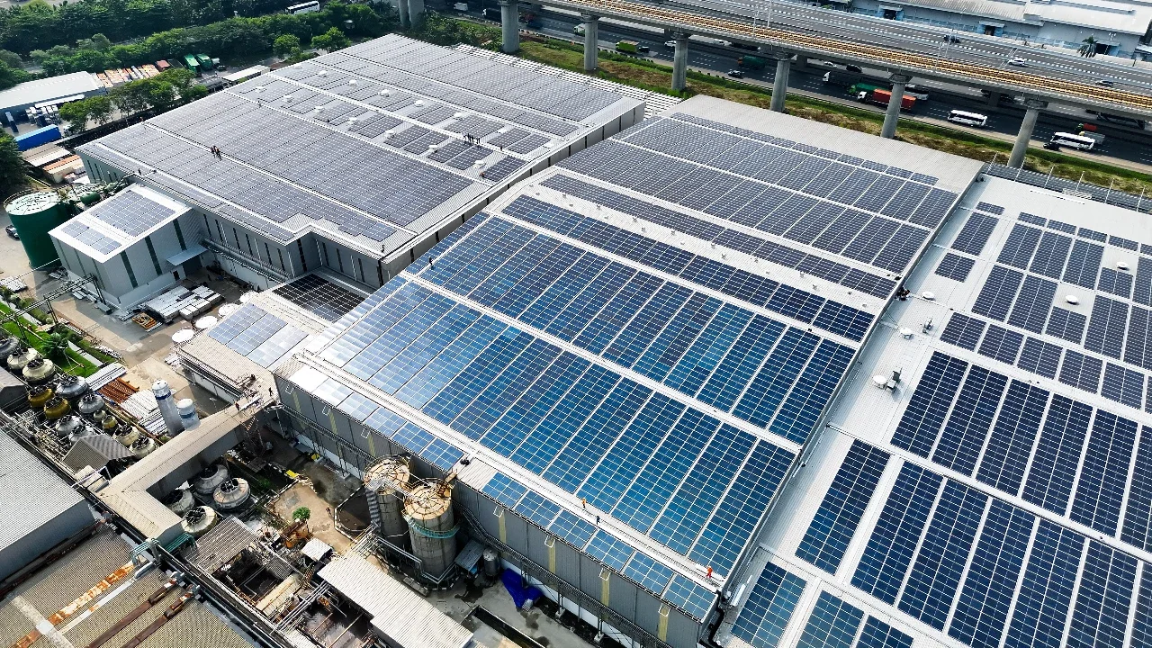WINGS Group memasang Pembangkit Listrik Tenaga Surya (PLTS) Atap berkapasitas total 36 megawatt peak (MWp) di delapan pabrik yang tersebar di DKI Jakarta. (Dok WINGS)