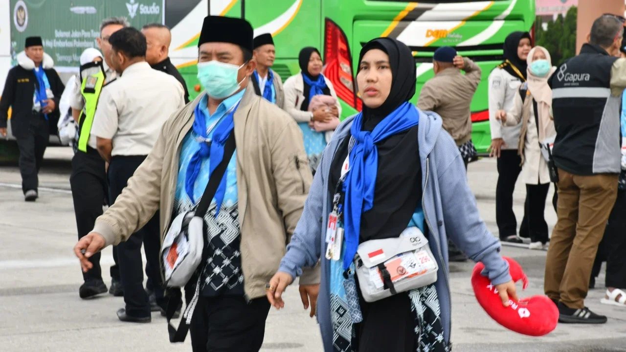 Kabut dan Katering Telat Datang, Penerbangan Perdana Jemaah Haji Embarkasi Palembang Terlambat
