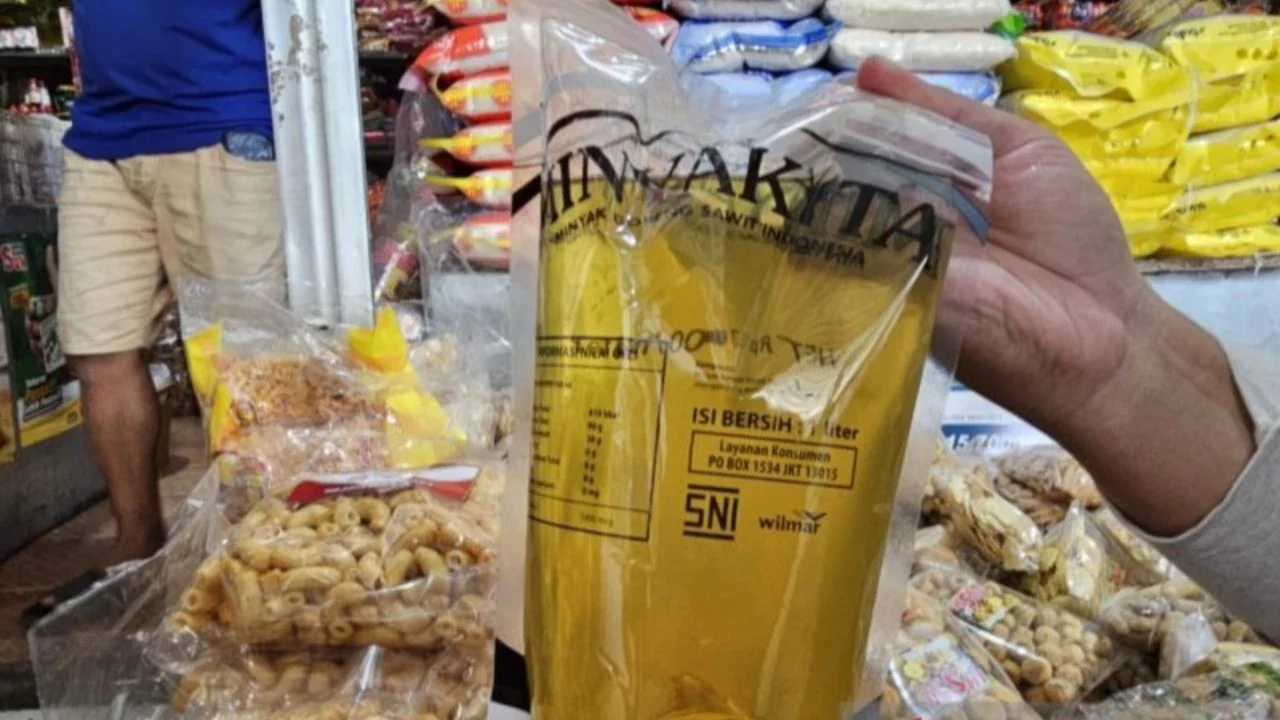 Menko Zulhas Akui Stok Minyakita Menipis Gara-Gara Bantuan Pangan