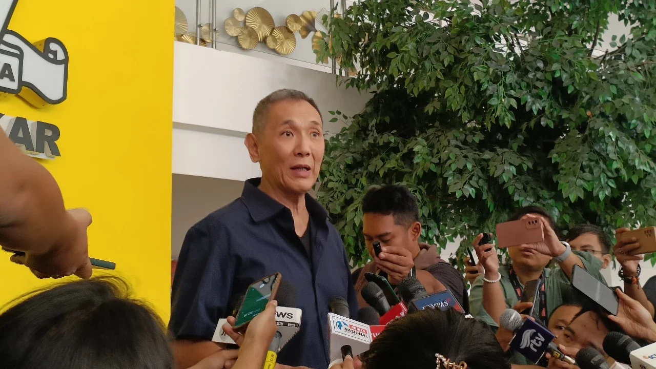 Pengusaha jalan tol Jusuf Hamka alias Babah Alun mundur sebagai kader Partai Golkar. (Merdeka.com/Alma Fikhasari)