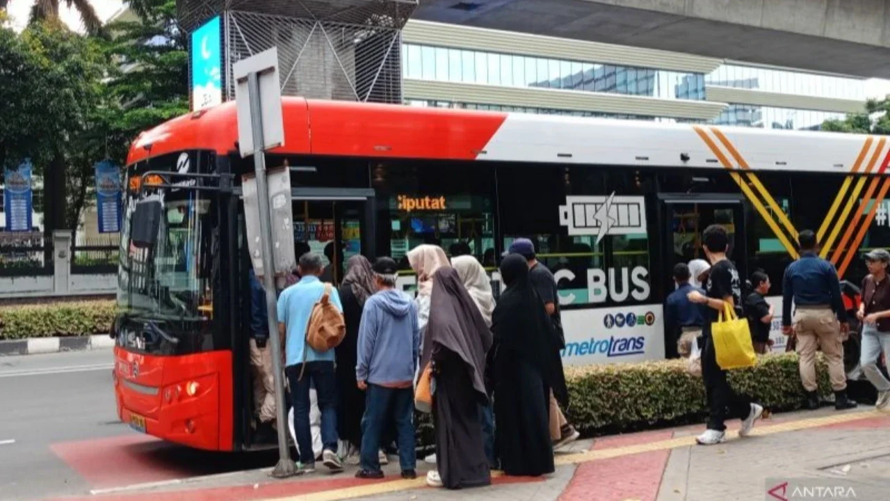 Transjakarta, MRT hingga LRT Besok Gratis Sambut Hari Transportasi Nasional