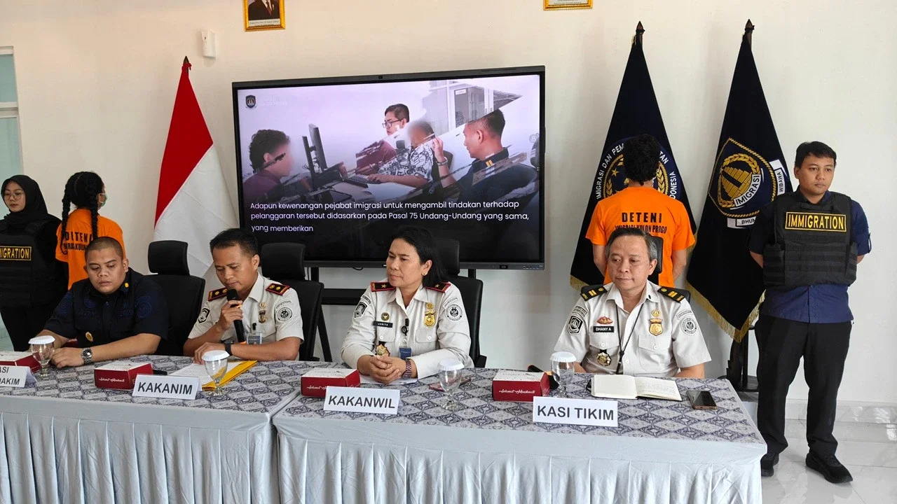 Cerita WN Kolombia Dideportasi Usai Tertangkap Mengamen Ala Akrobatik Usai Kehabisan Uang