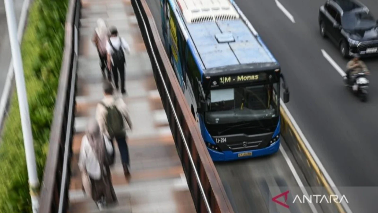 Transjakarta rute 6D mengalami perubahan signifikan mulai hari ini, 11 April 2026. Cari tahu detail rute baru dan alternatif pemberhentian Menara Mandiri di sini.