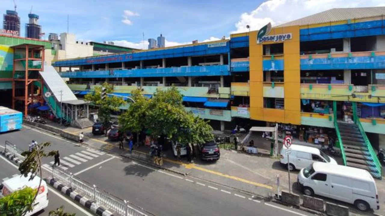 Blok G Pasar Tanah Abang, Jakarta Pusat kini semakin sepi dan redup. (Liputan6.com/Rizqi Tri Novitasari)