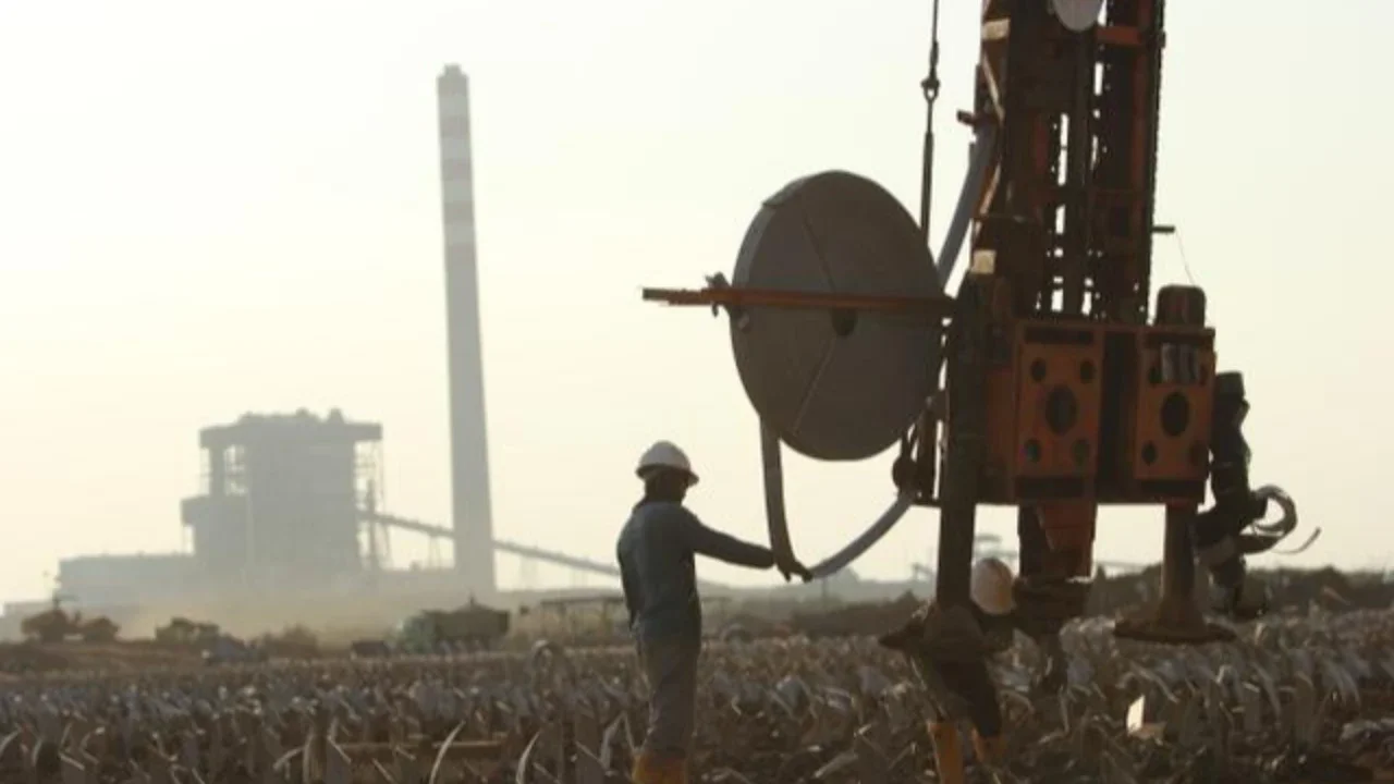 Dampak PLTU untuk Nelayan Cirebon, Tanda Kaji Ulang Strategi Transisi Energi Jabar?