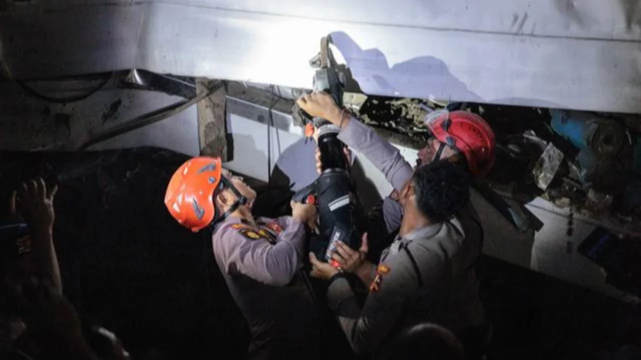 Duka Kecelakaan KRL Bekasi, Korban Jiwa Bertambah Jadi 7 Orang