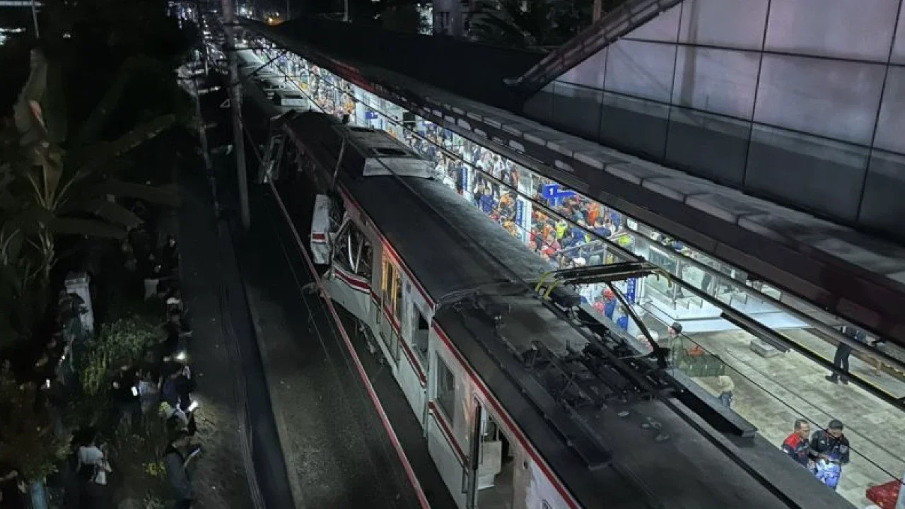 Pencarian dan Evakuasi Korban di Dalam Kereta Masih Dilakukan