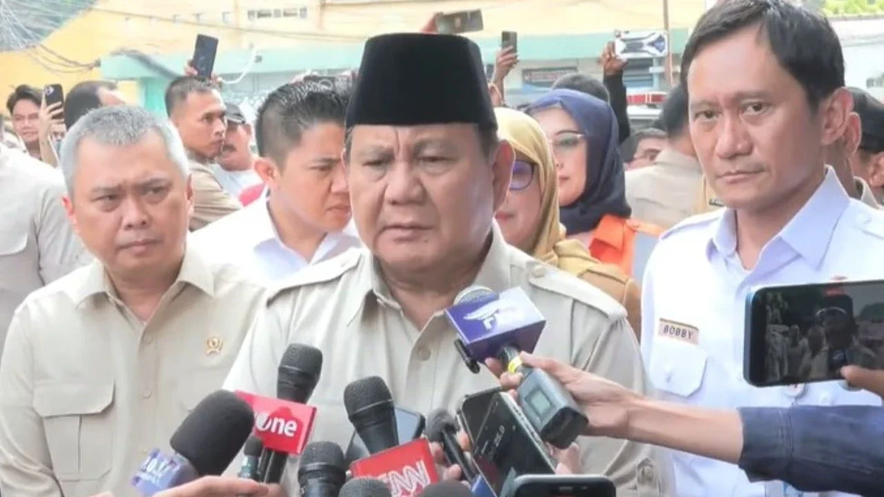 Prabowo Tinjau Langsung Korban Kecelakaan KA di RSUD Bekasi