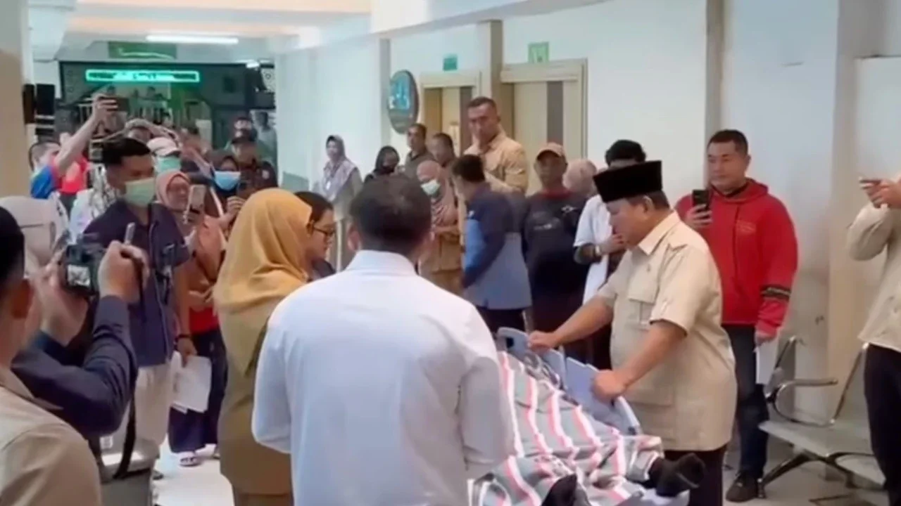 Jenguk Korban Tabrakan Kereta Bekasi Timur, Presiden Prabowo Minta RS Berikan Pelayanan Terbaik