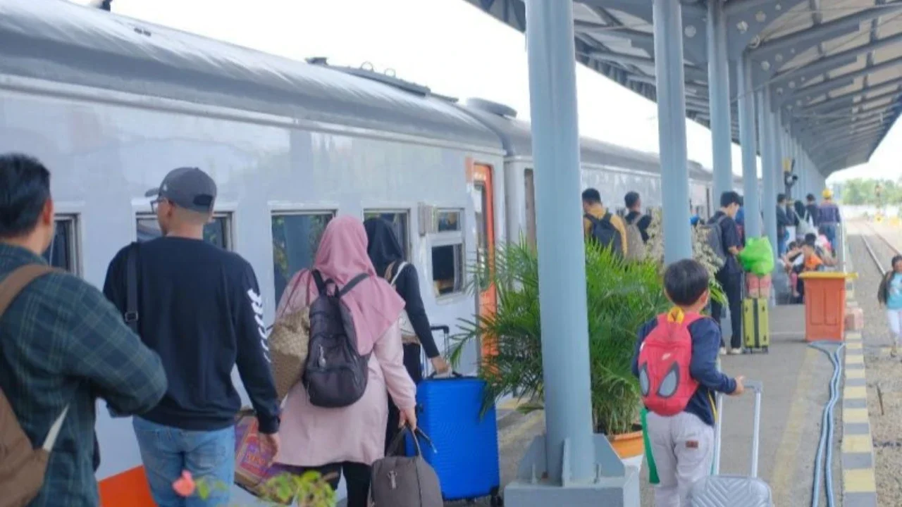 2 Kereta dari Semarang Menuju Jakarta Dibatalkan