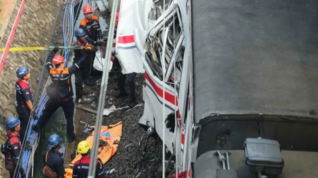 Peringatan Keras Kepala Bakom: Ribuan Perlintasan Kereta Berpotensi Picu Kecelakaan