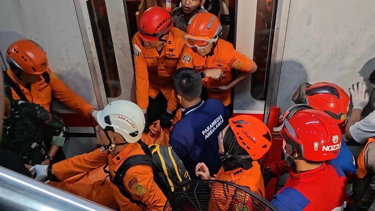 Korban Meninggal Kecelakaan Kereta di Bekasi Bertambah Jadi 15 Orang, Ini Daftar RS Menampung Korban