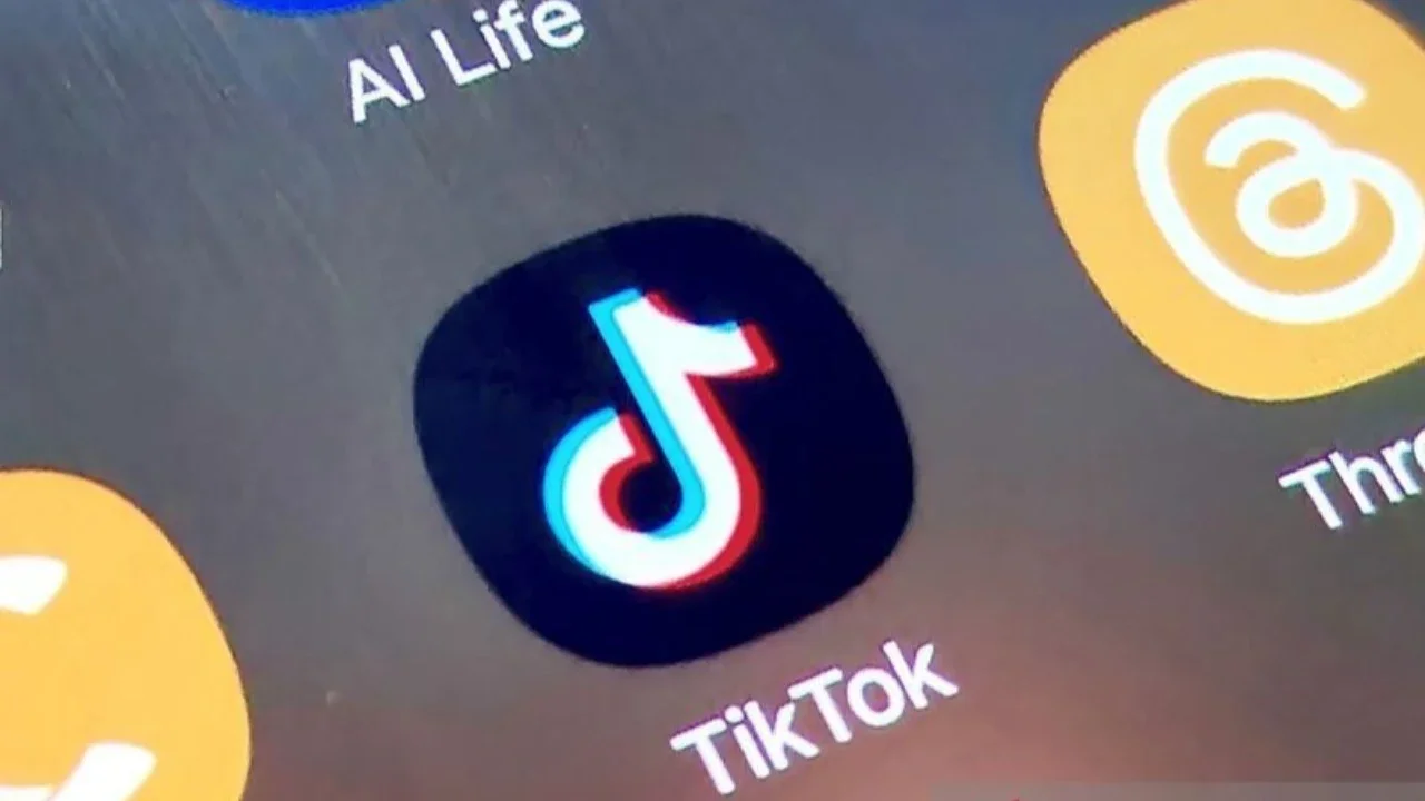 Platform digital TikTok menyatakan komitmen penuh untuk mematuhi PP Tunas, regulasi terbaru terkait perlindungan anak di platform digital, sekaligus mengungkap berbagai upaya proaktif yang telah dilakukan untuk menjaga keamanan pengguna muda.