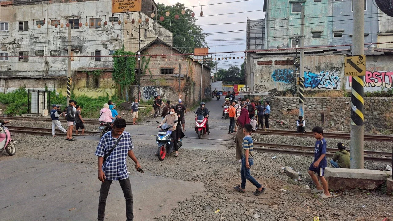 Rawan Kecelakaan di Perlintasan Sebidang, Pemprov DKI Targetkan Flyover Latumenten Rampung 2026
