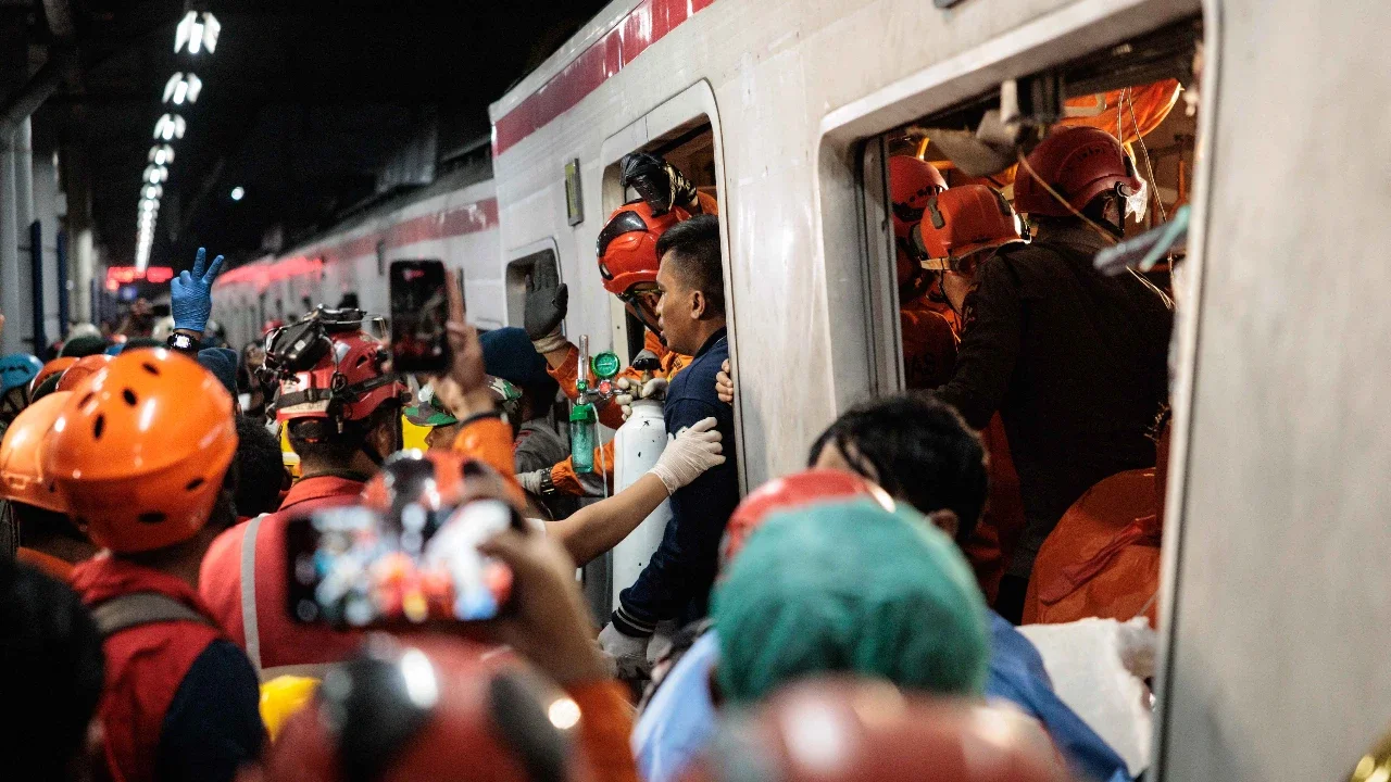 Muncul Dugaan Sinyal Eror Sebelum Tabrakan Kereta di Bekasi Timur, KAI Beri Penjelasan