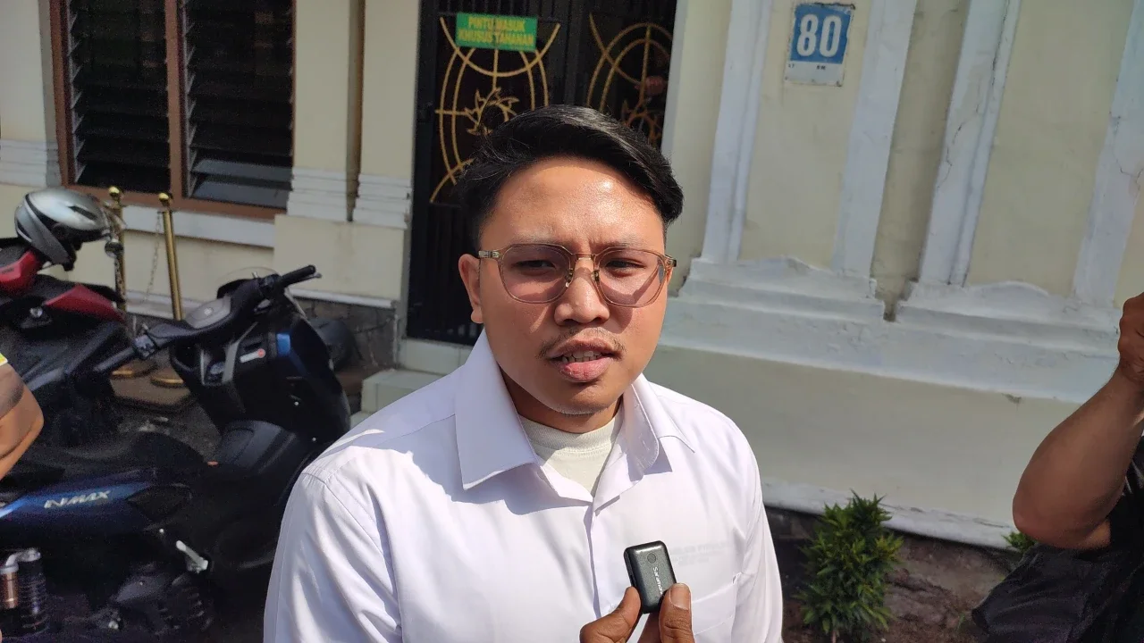 YouTuber Resbob usai menjalani sidang vonis di PN Bandung pada Rabu (29/4).