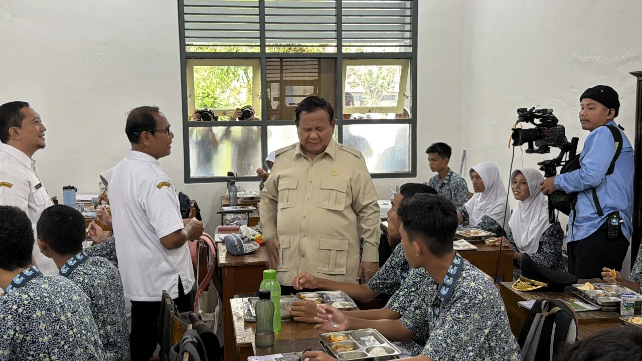 Dikunjungi Prabowo, Siswa SMAN 1 Cilacap Bersyukur Dapat MBG