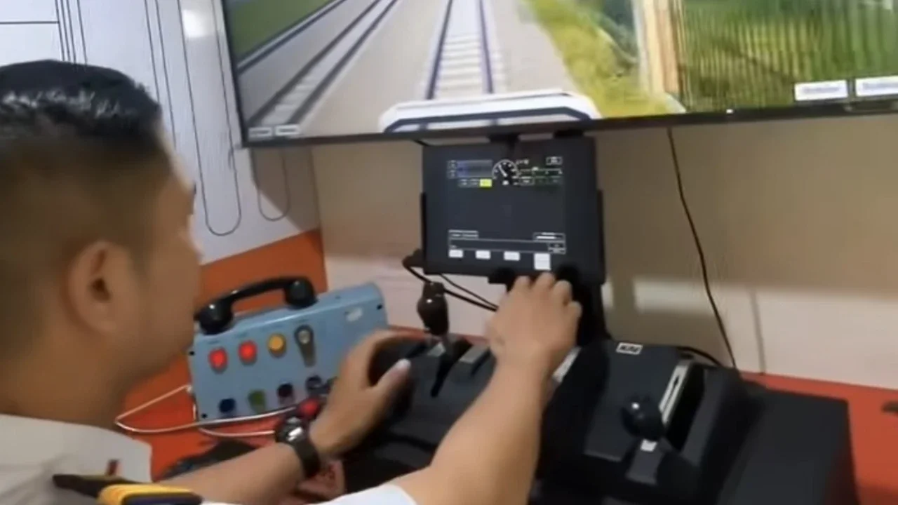 Masinis ini Perlihatkan Cara Kerja Rem Kereta Pakai Simulator: Enggak Bisa Berhenti Mendadak