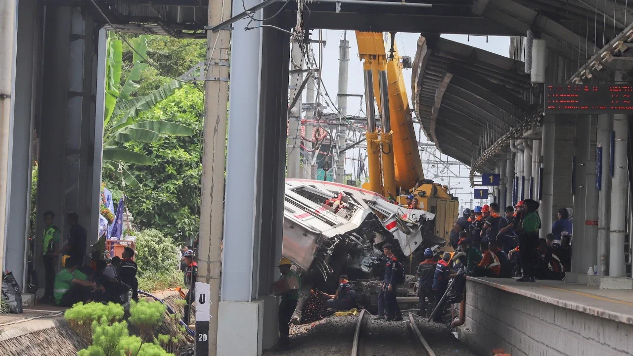 KNKT Mulai Investigasi Tabrakan Kereta di Bekasi Timur