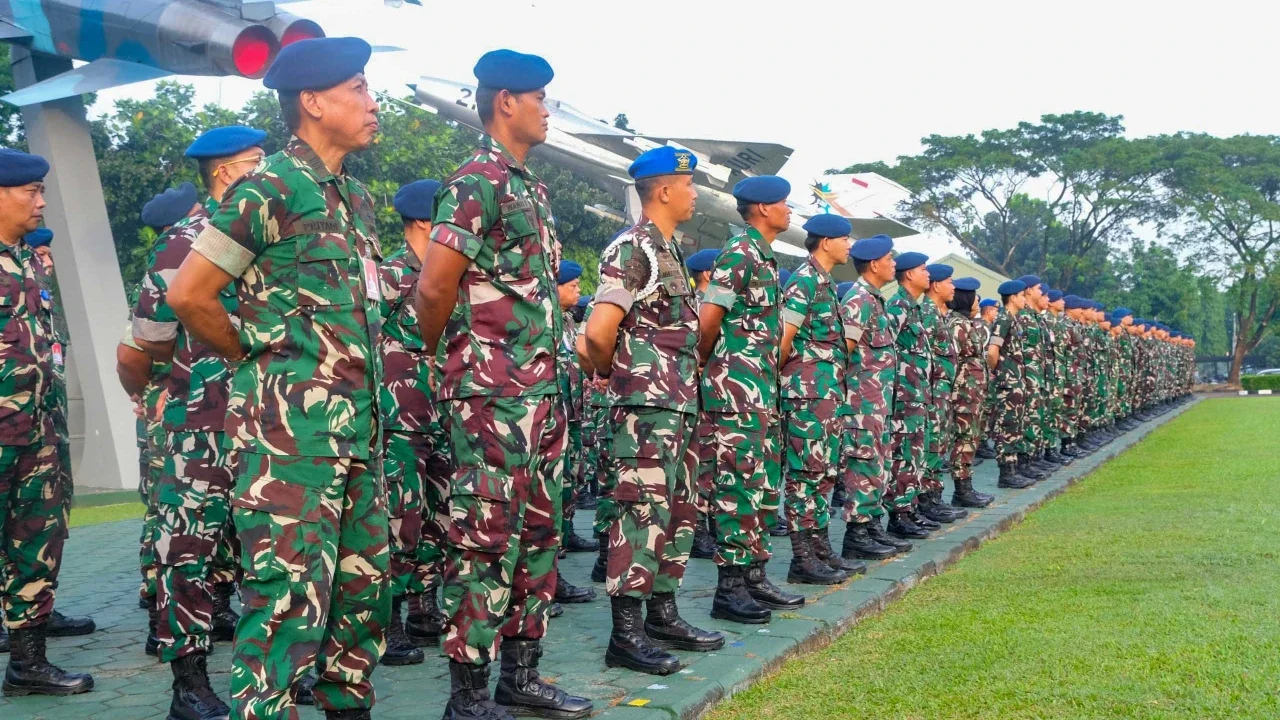Apel khusus yang diikuti personel Koops Udara Nasional  di lapangan upacara Makoopsudnas, Halim Perdanakusuma, Kamis (30/4/2026).