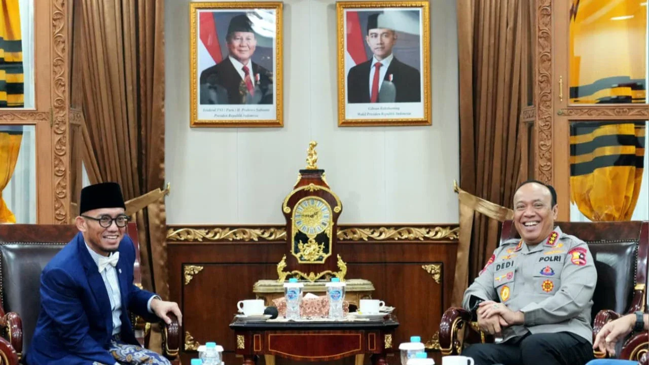 Wakapolri Dedi Prasetyo bertemu Wakil Menteri Haji dan Umrah RI Dahnil Anzar Simanjuntak di Bareskrim Polri, Jakarta, Kamis (30/4/2026),