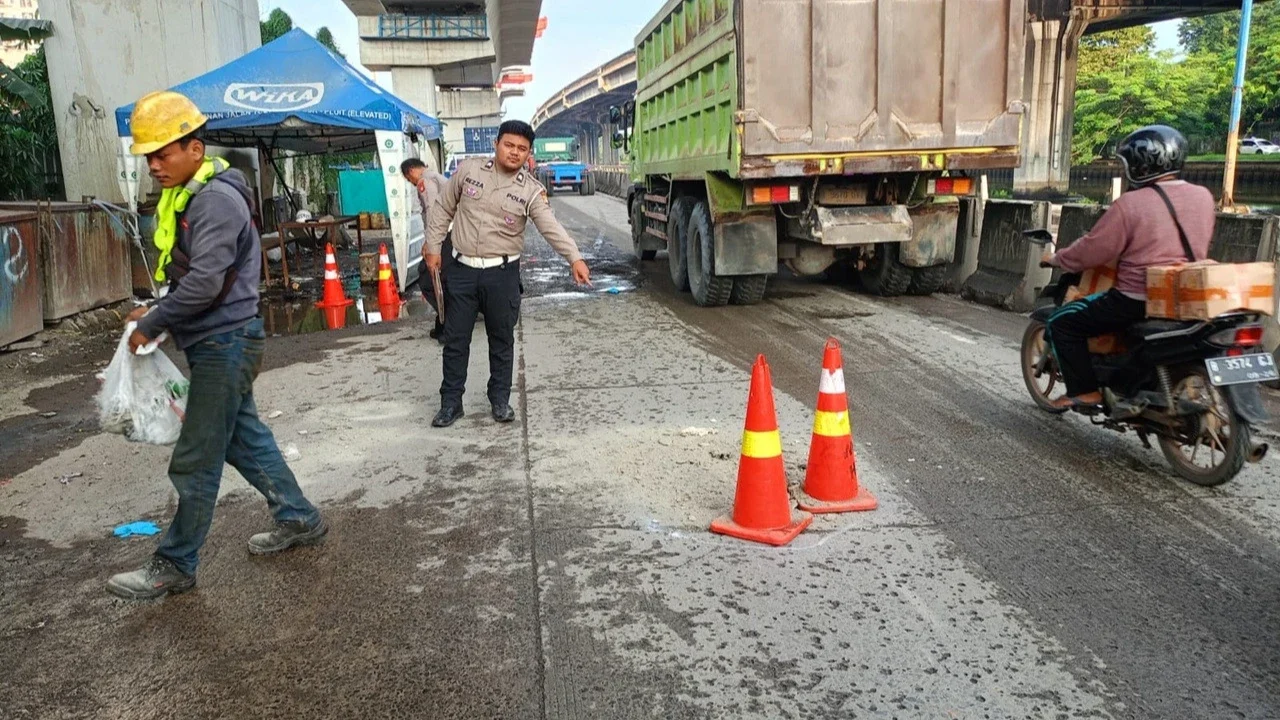 Terpeleset, Pemotor Meninggal Dunia Terlindas Kontainer di Pasar Kepiting Jakut