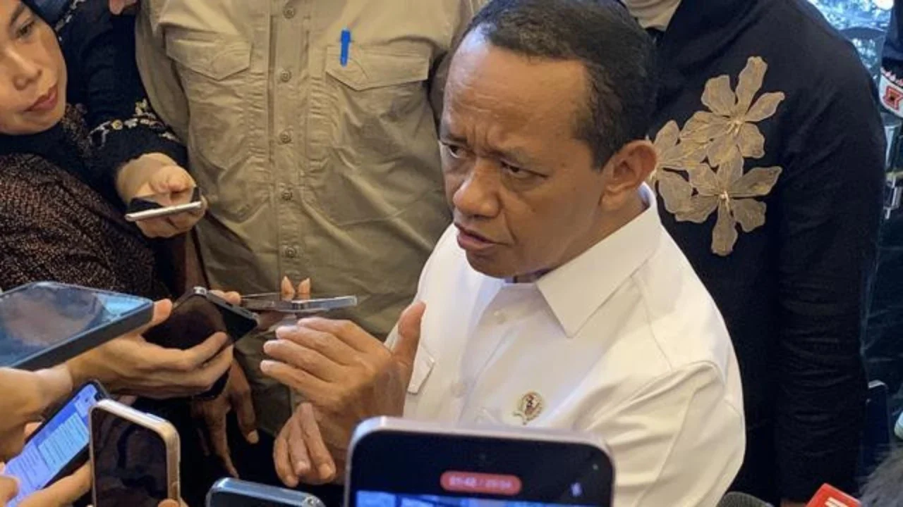 Bahlil Ajak Pertamina dan Swasta Hitung Ulang Harga BBM Non Subsidi