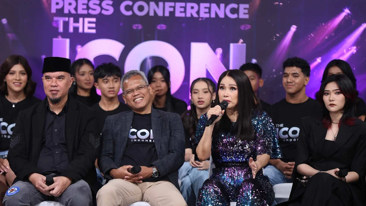 Penyanyi Titi DJ didampingi Deputy Director Programming SCTV Banardi Rachmad dan Musisi Ahmad Dhani saat konpers The Icon Indonesia di Studio Lantai 8 SCTV Tower. Jakarta, Senin (06/04/2026).