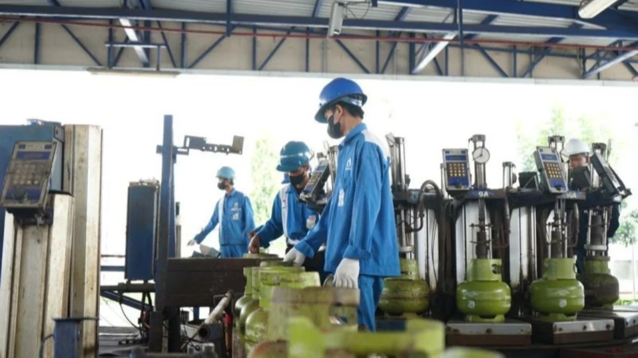 Pemerintah Alihkan Pasokan LPG Industri untuk Gas Melon Subsidi, Apa Penggantinya?