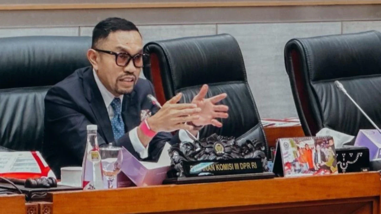 BNN Usul Pelarangan Vape, Ahmad Sahroni: Mendukung 1.000 Persen