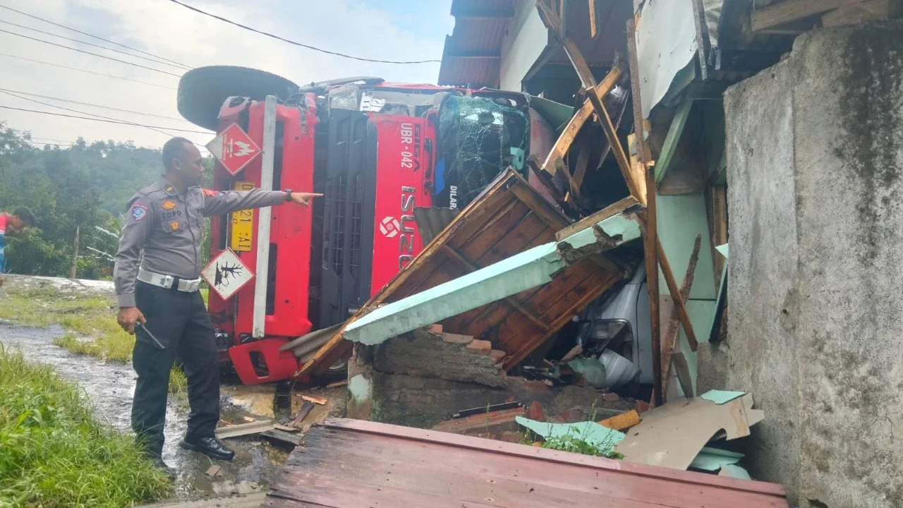 Kronologi Truk Tangki Pertamina Tabrak Rumah di Nagreg Bandung