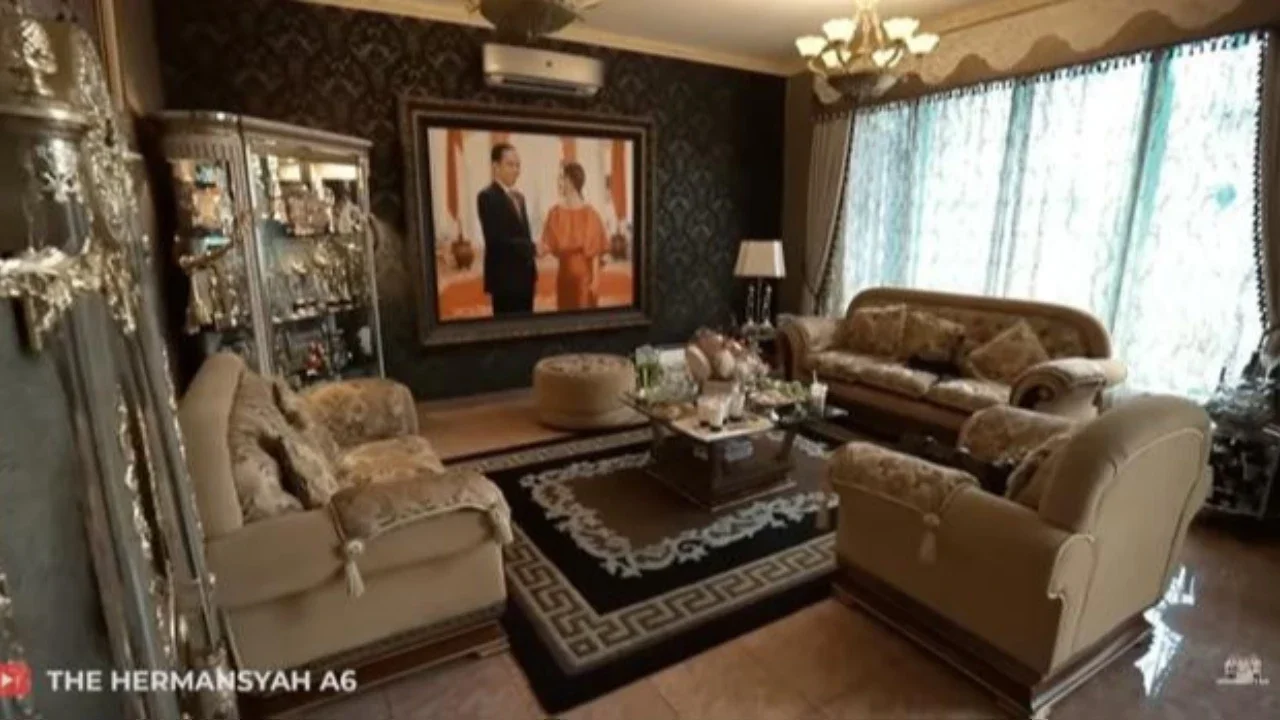 Potret Ruang Tamu Rumah Inul Daratista/Youtube/The Hermansyah A6