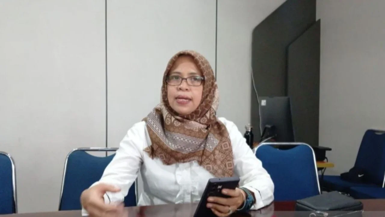 Kepala Ombudsman Jawa Tengah menyoroti pentingnya implementasi menyeluruh Peraturan Pemerintah Nomor 17 Tahun 2025 atau PP Tunas, yang bertujuan melindungi anak dari ancaman digital. Mengapa pendekatan parsial tidak akan efektif dalam menciptakan ruang di