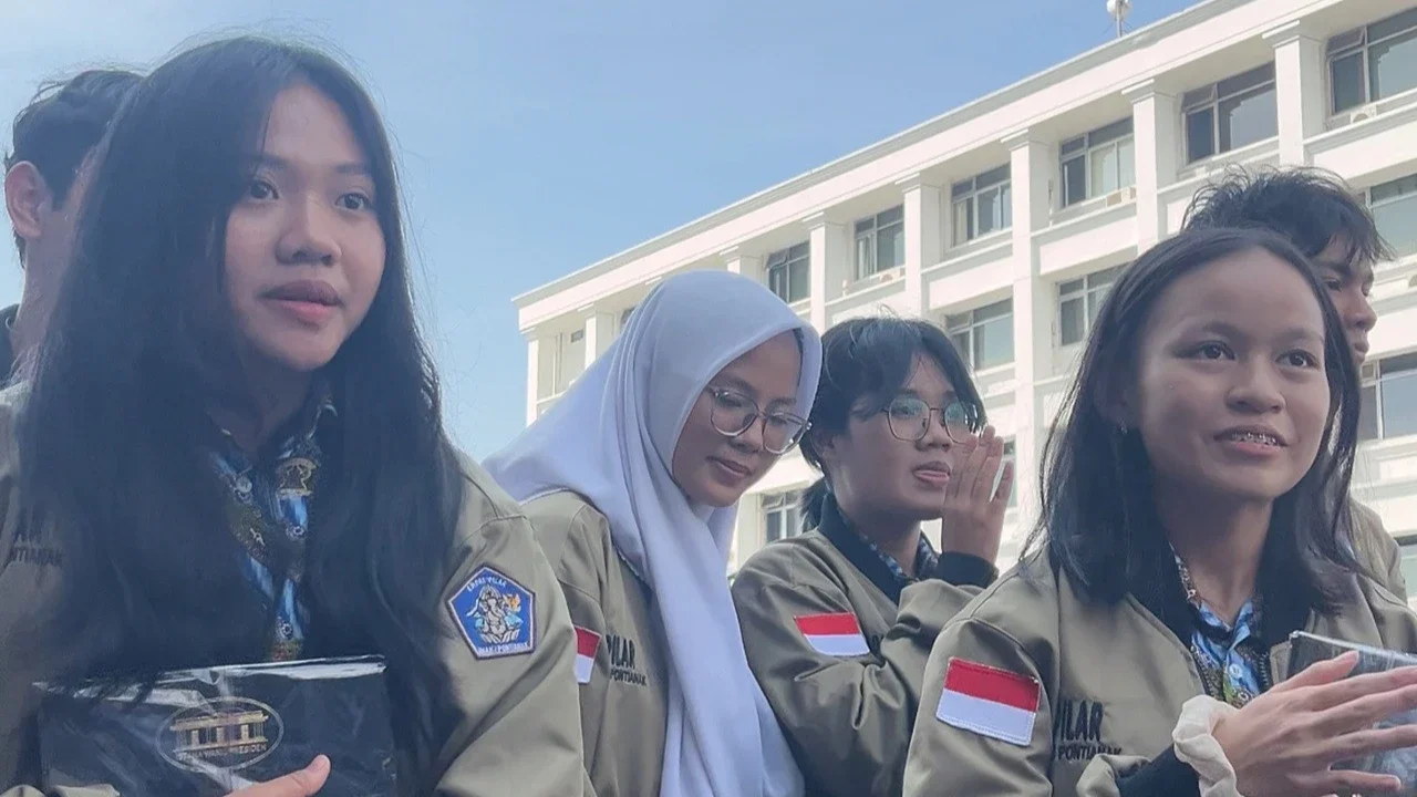 Gibran Beri Motivasi Siswa SMAN 1 Pontianak Peserta Lomba Cerdas Cermat MPR: Terus Belajar dan Berprestasi
