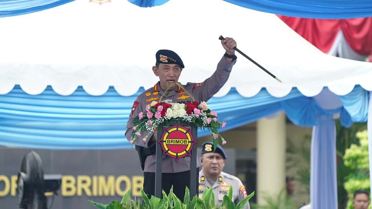 Kapolri Jenderal Polisi Listyo Sigit Prabowo memimpin apel pembukaan Rakernis Korps Brimob Polri 2026 di Mako Korbrimob Kelapadua Depok Jawa Barat Selasa (21/04/2026).
