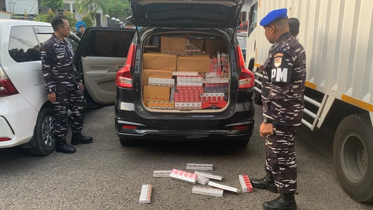Barang bukti  rokok ilegal  hasil penyekatan di jalur akses Jembatan Suramadu, Kecamatan Labang, Bangkalan, Madura, Kamis (14/5/2026)