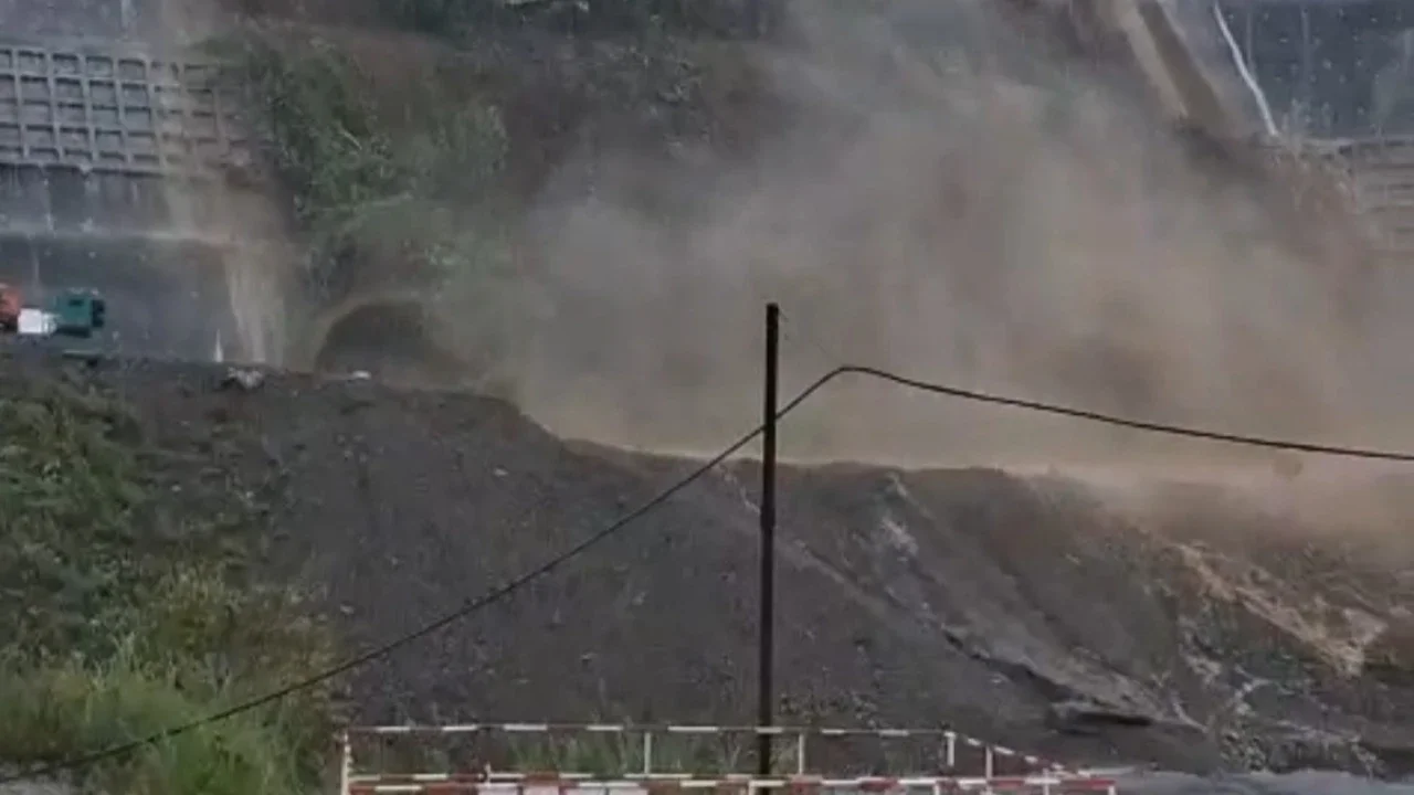 Bukit Pasir Datar Ambrol Terjang Area Proyek PLTA Upper Cisokan