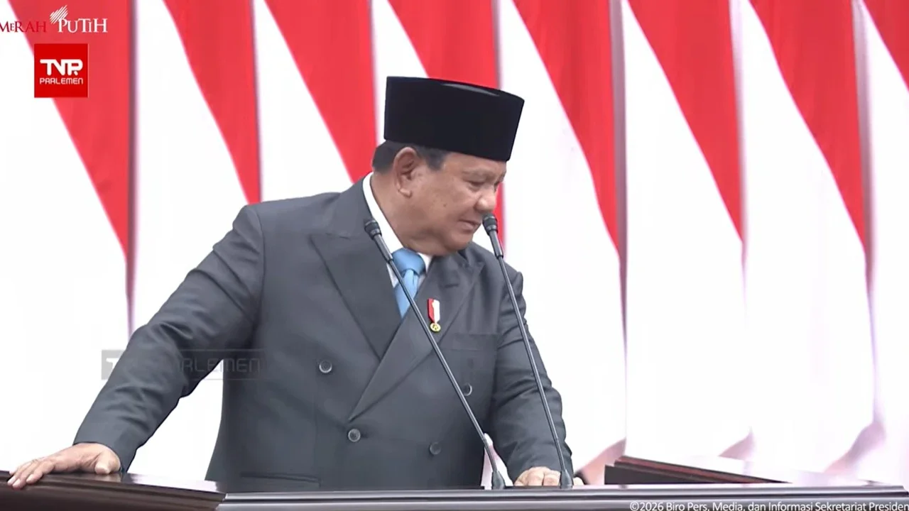 Momen Prabowo Celingak Celinguk Cari Secangkir Kopi di Podium, Pecahkan Suasana Sidang Paripurna