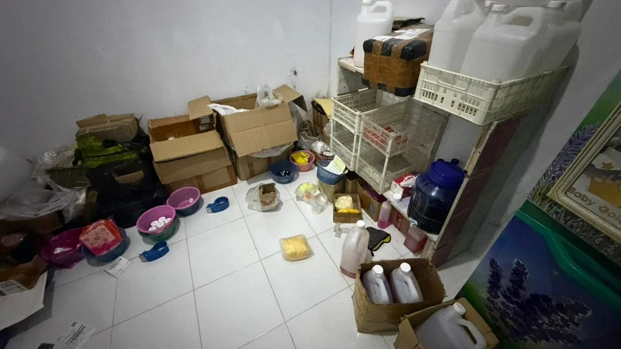 Polisi Ungkap Produksi Kosmetik Ilegal Mengandung Merkuri di Cirebon