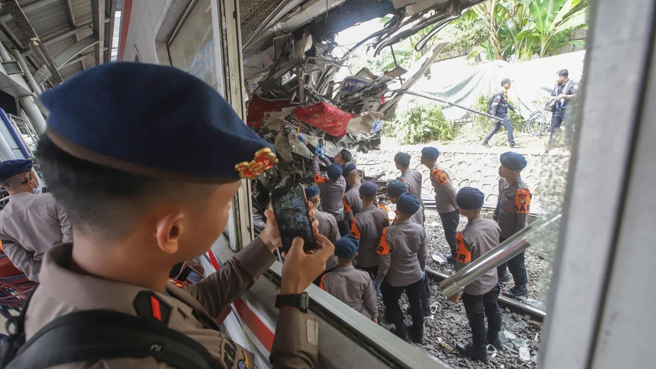 KNKT Ungkap Jeda Tabrakan Kereta di Bekasi Timur 3 Menit 43 Detik