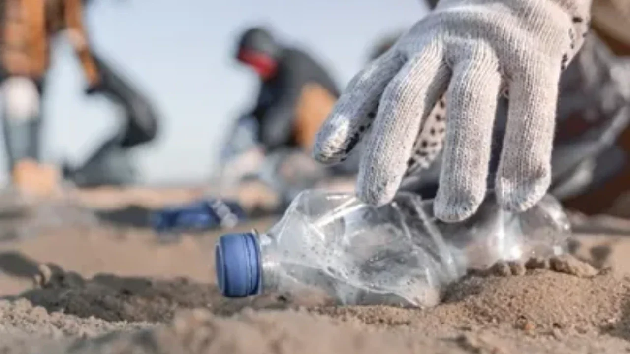 Sampah Plastik Bisa Jadi Solar dan Dijual, Ini Rencana Baru Kementerian ESDM