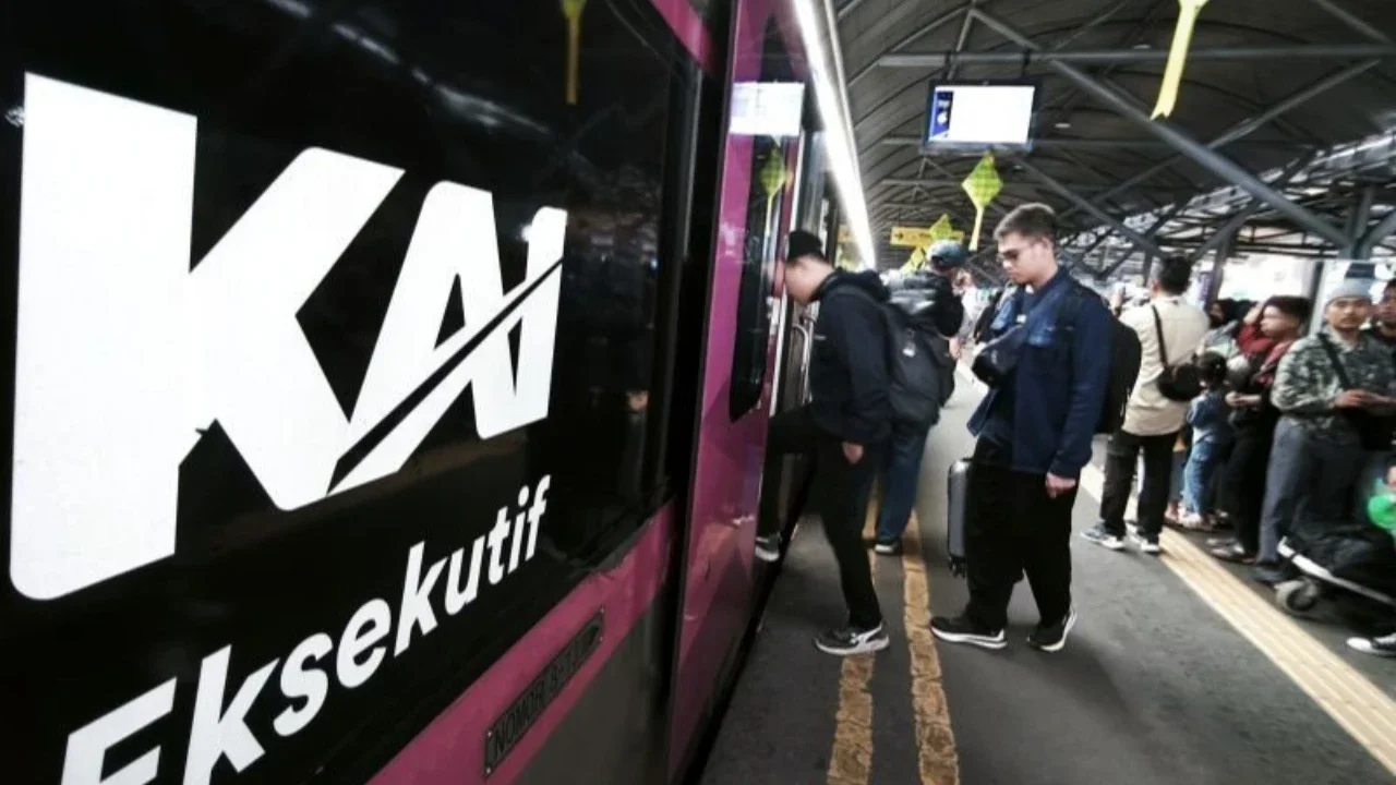 KA Jaka Tingkir dan Serayu Bermasalah, Arus Keberangkatan dari Stasiun Pasarsenen Terdampak