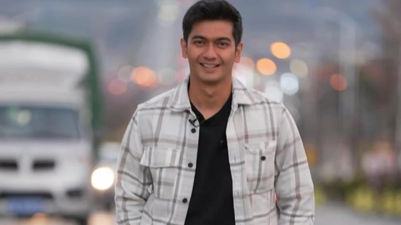Teuku Ryan jadi Oscar di sinetron Istiqomah Cinta. Oscar pengacara narsistik yang sadar betul dirinya ganteng dan punya posisi tawar tinggi dalam pergaulan. (Foto: Dok. Instagram @teukuryantr