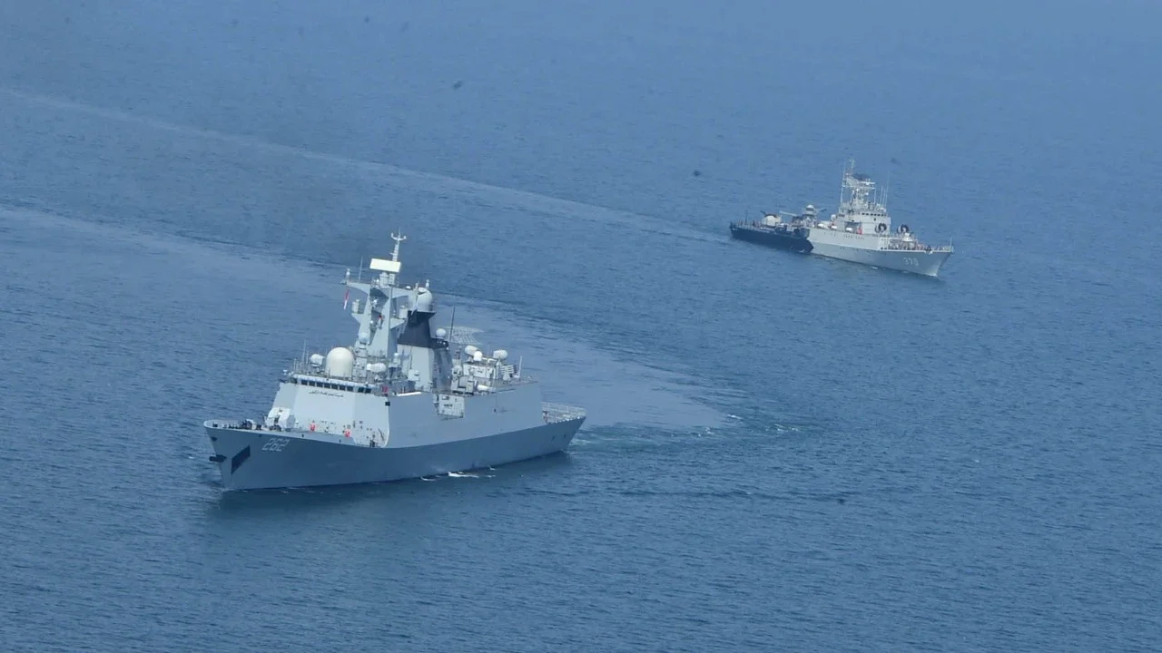 Prajurit TNI Angkatan Laut dan Pakistan Navy melaksanakan Latihan Bersama “TEMAN E BAHR” di perairan Jakarta dan Laut Jawa, Jumat (22/5/2026).